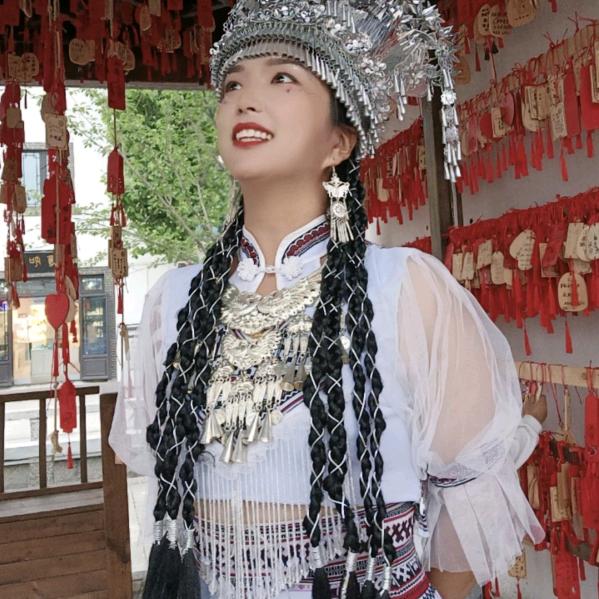 爱吃香菜的小姐姐