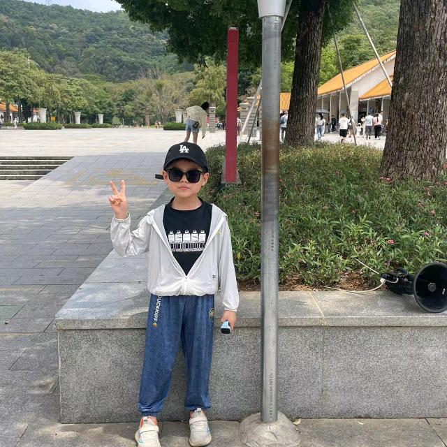 李姐夫妇在长沙专贴瓷砖