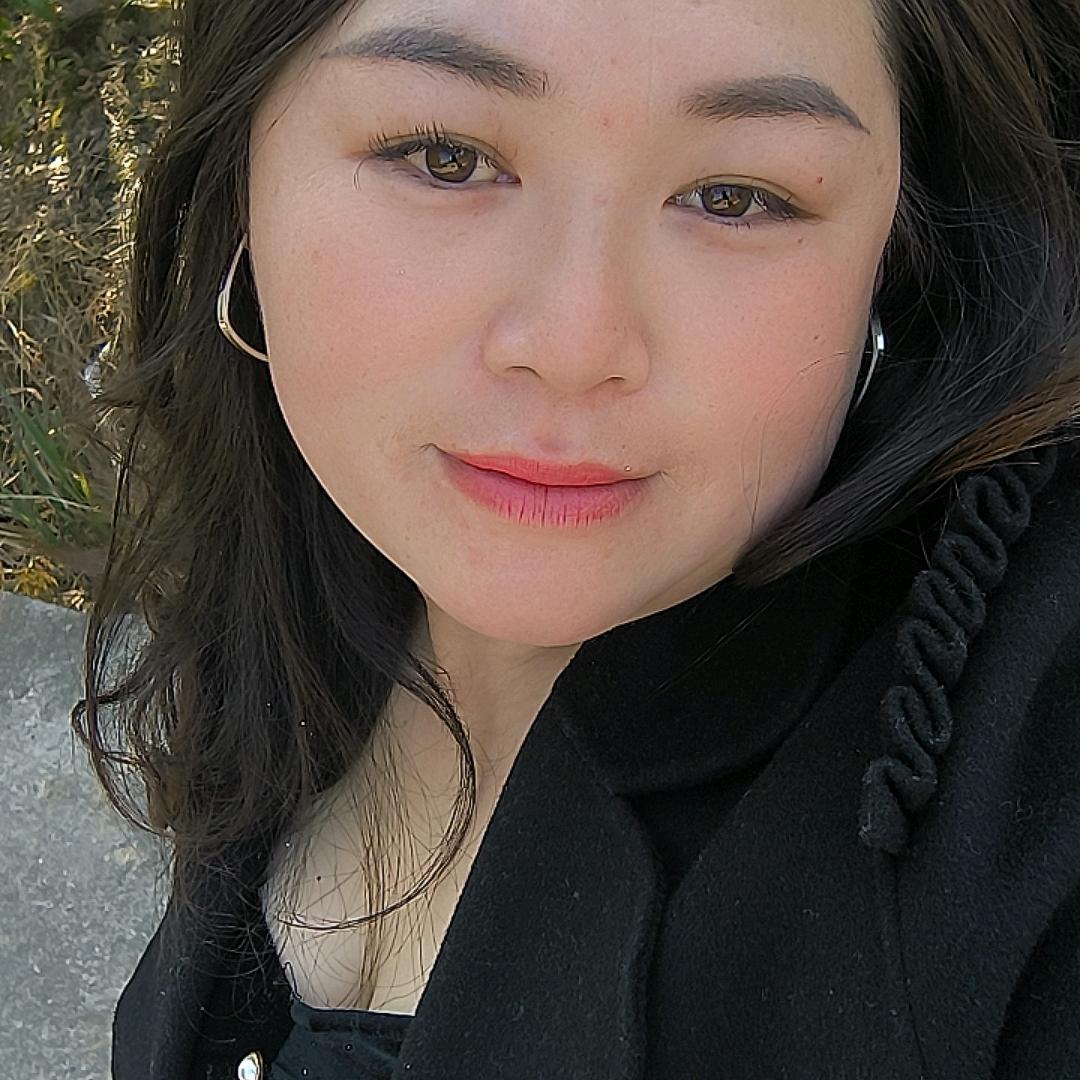 爱笑的芳