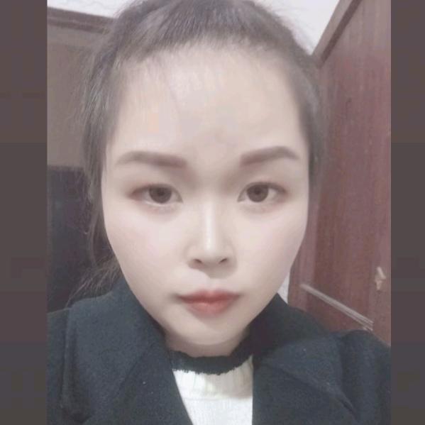 欣欣( ｡• 👅 •｡｀