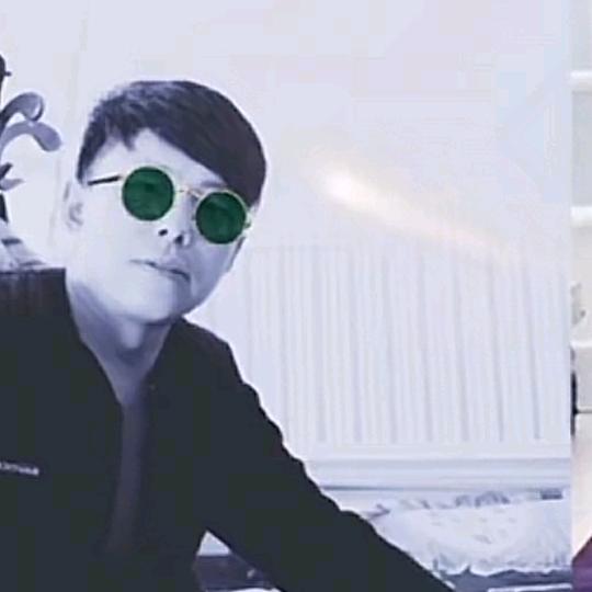 ，