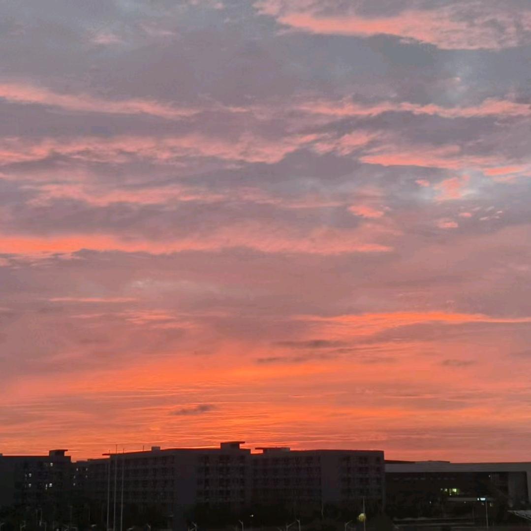 火花有光才能看见