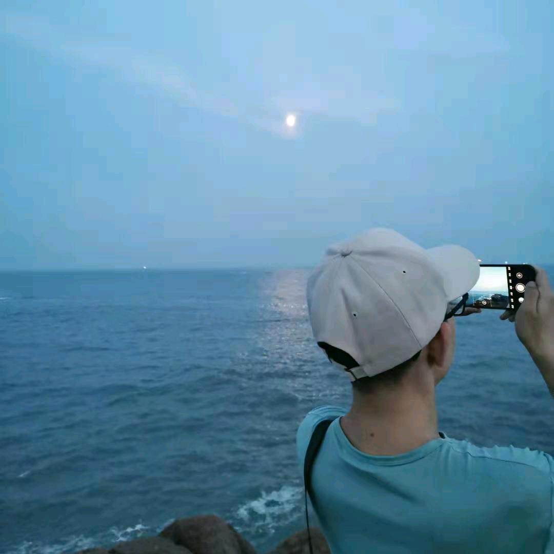 听一首歌丶念一个人