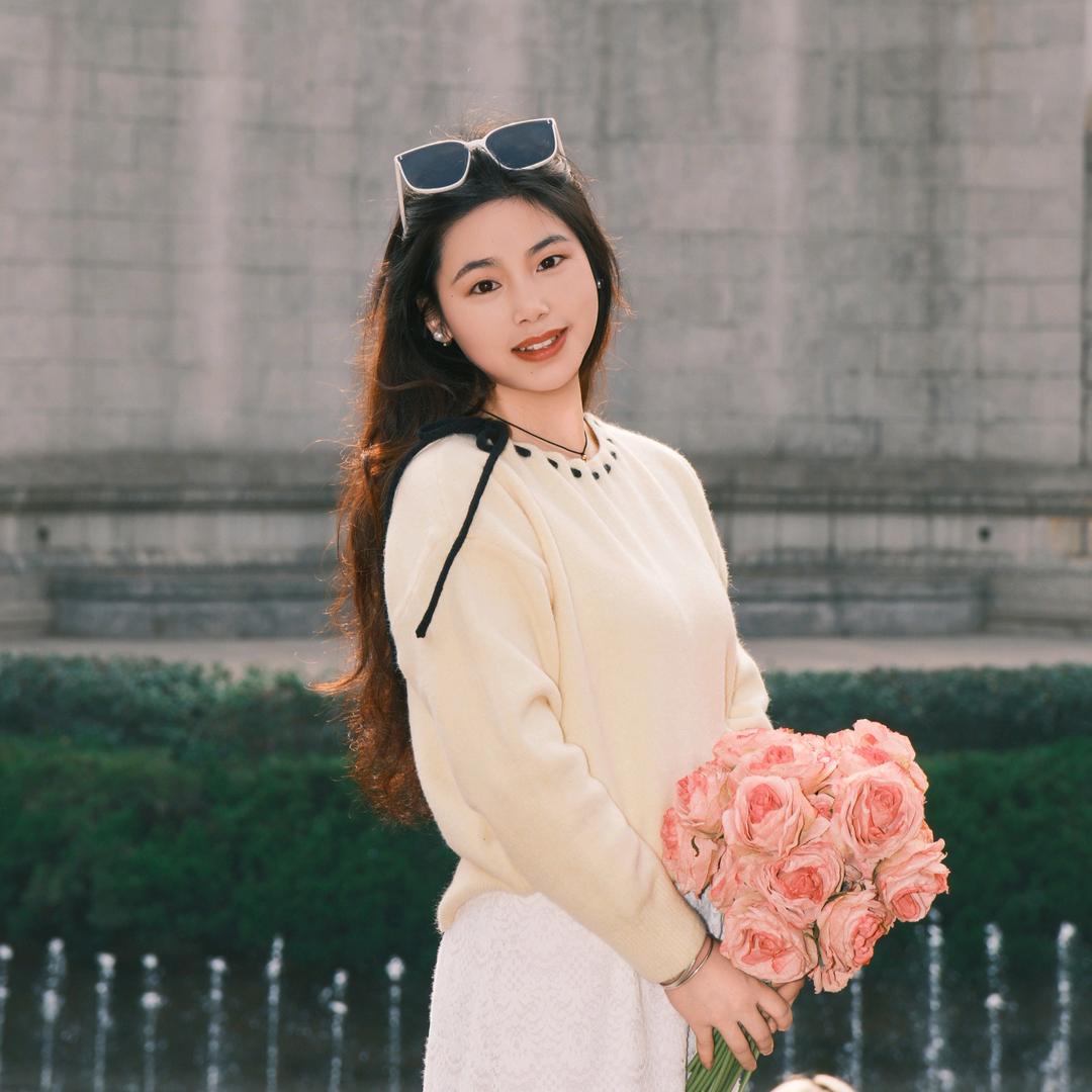 云边有个小卖部