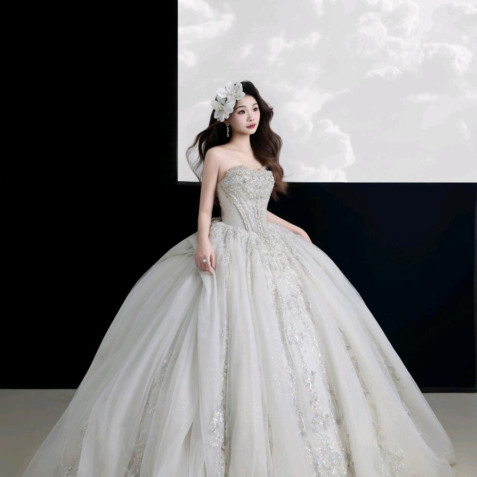 18岁纯情性感美艳富婆