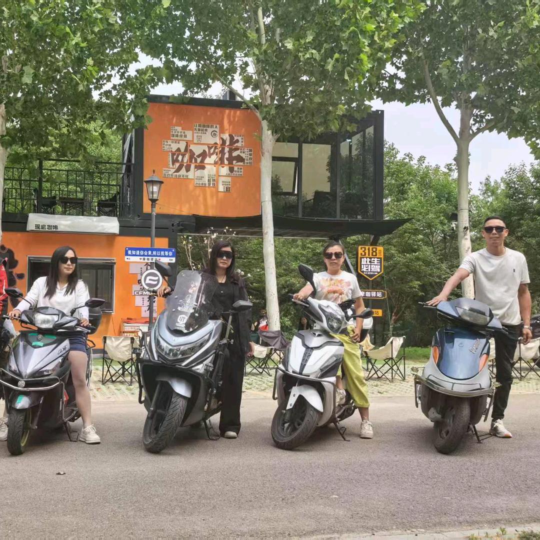 皮皮哥（爱唱歌）