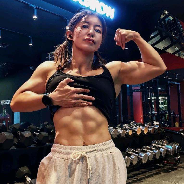 肌肉小野猫儿（猫儿爱健身）