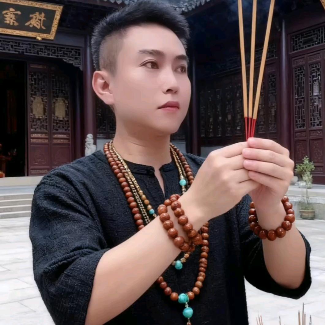 এ᭄꧔ꦿ: 钟ృᝰꫛ先生ಇ