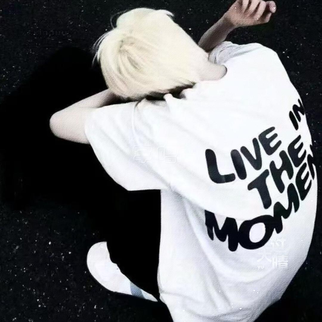 ，