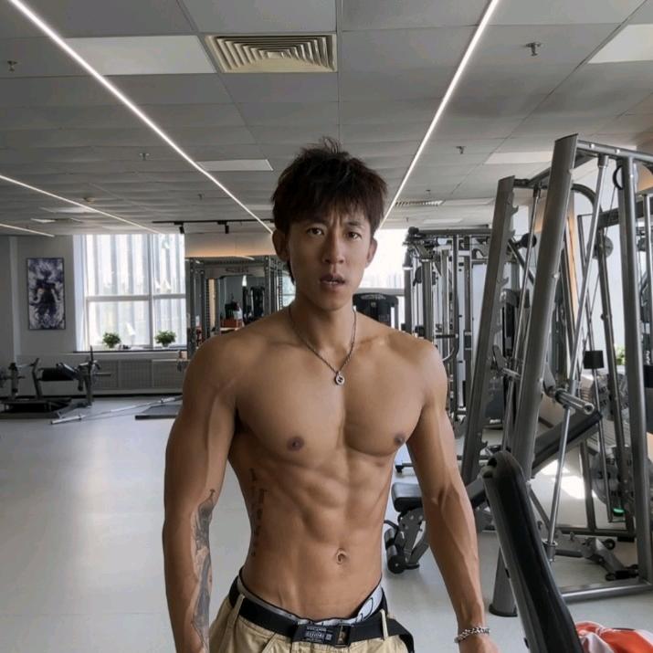83年的大叔爱健身