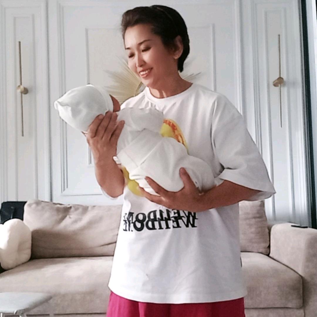 高级月嫂阿尔达克