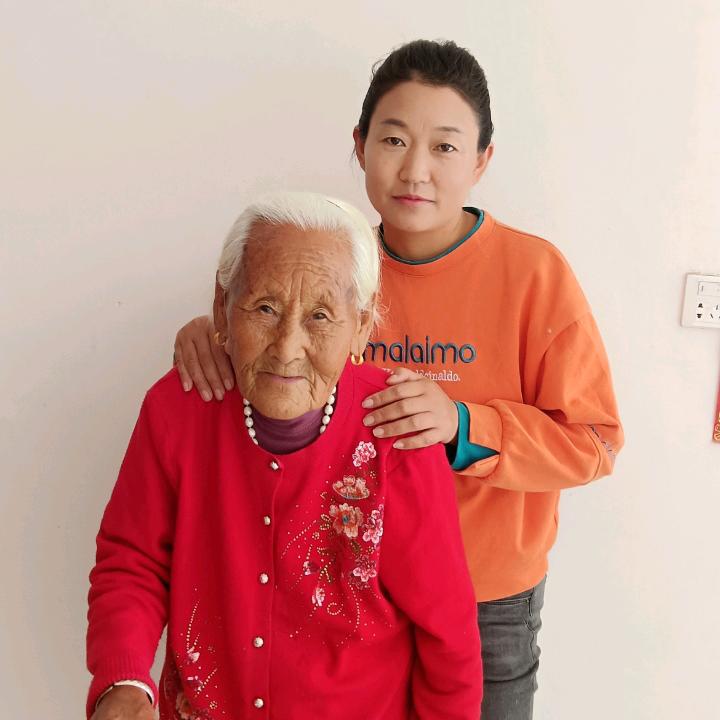 阿梅和103 岁奶奶