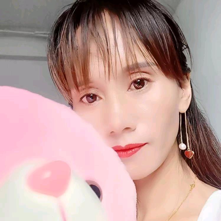 英姐，爱唱歌头像