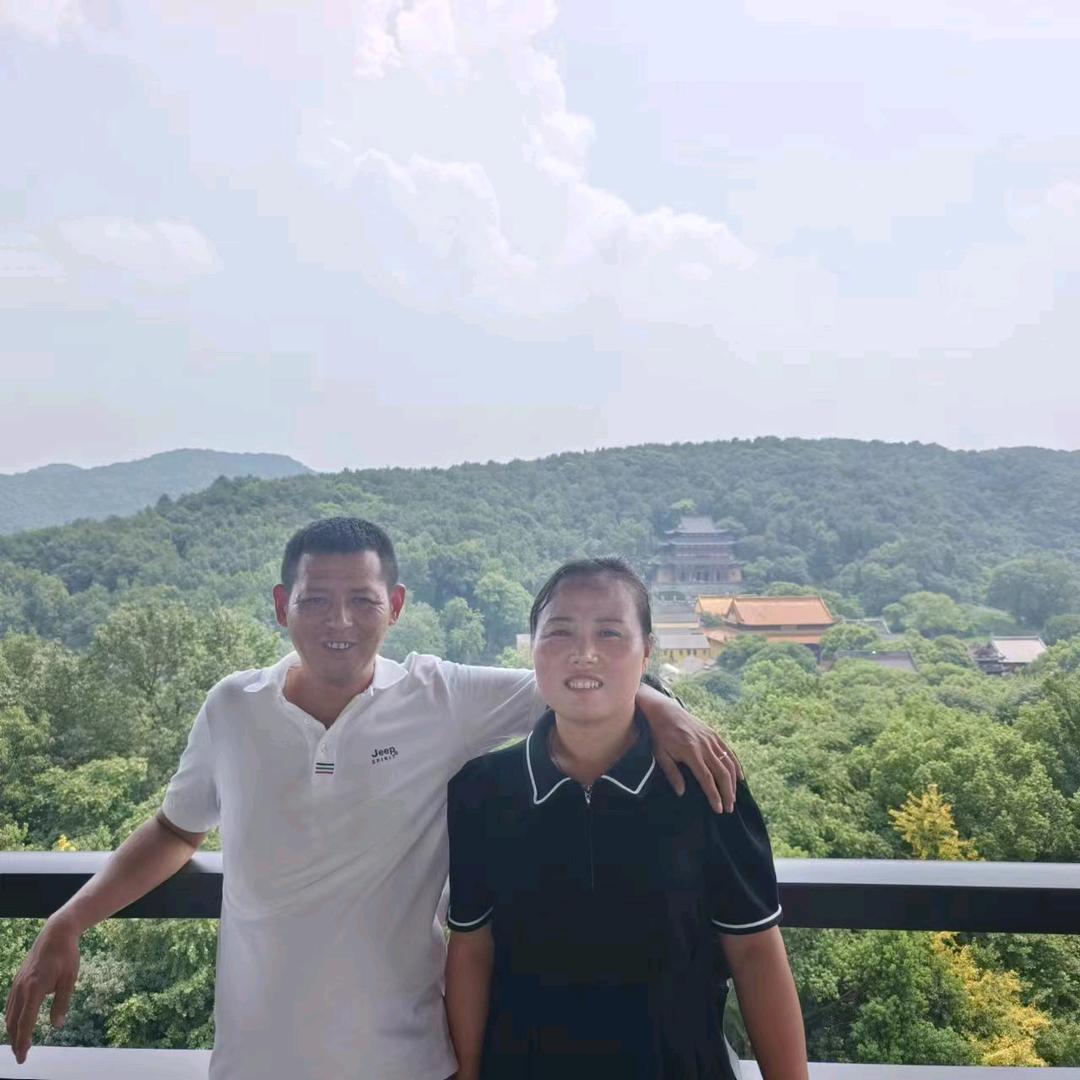 玫瑰园垂钓中心幸福的一家