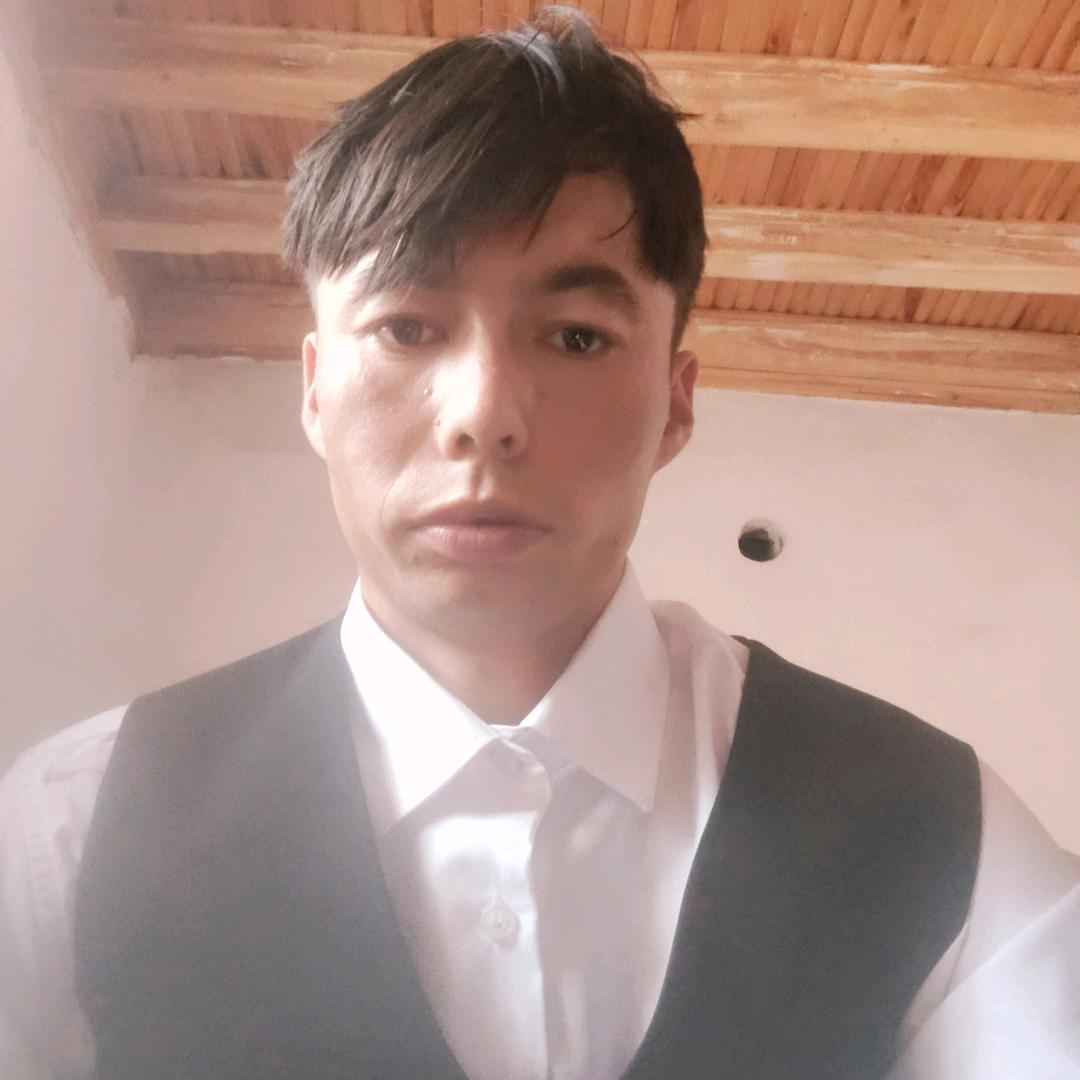 麦麦提江。👧👧图尔荪