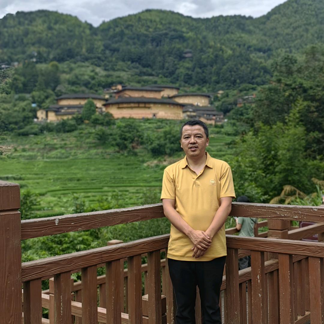 小何爱钓鱼🎣