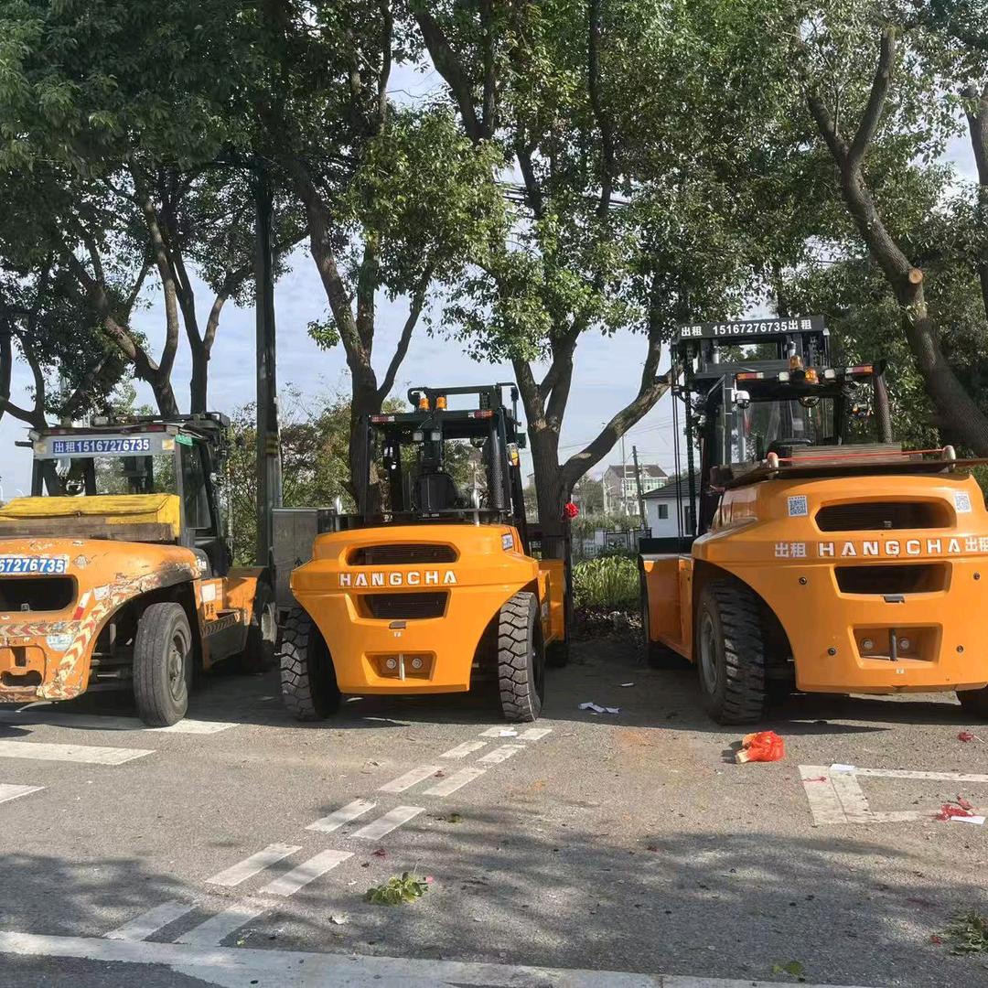 久胜叉车吊车租赁搬运公司。