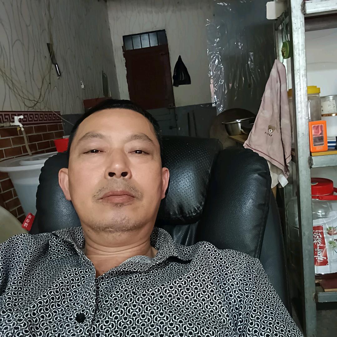 梅老八，酿酒人