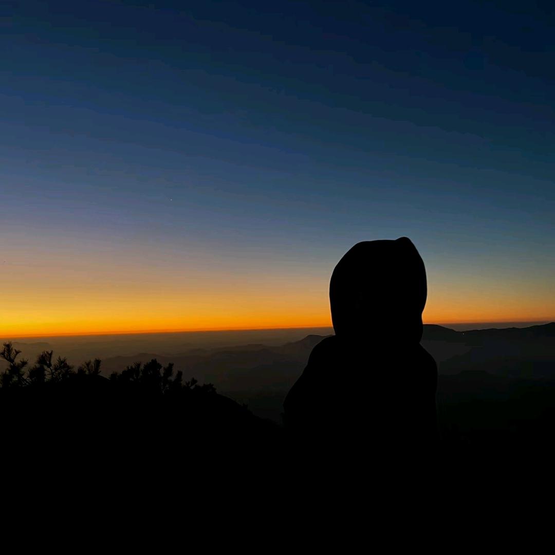 𝓕. 包钏
