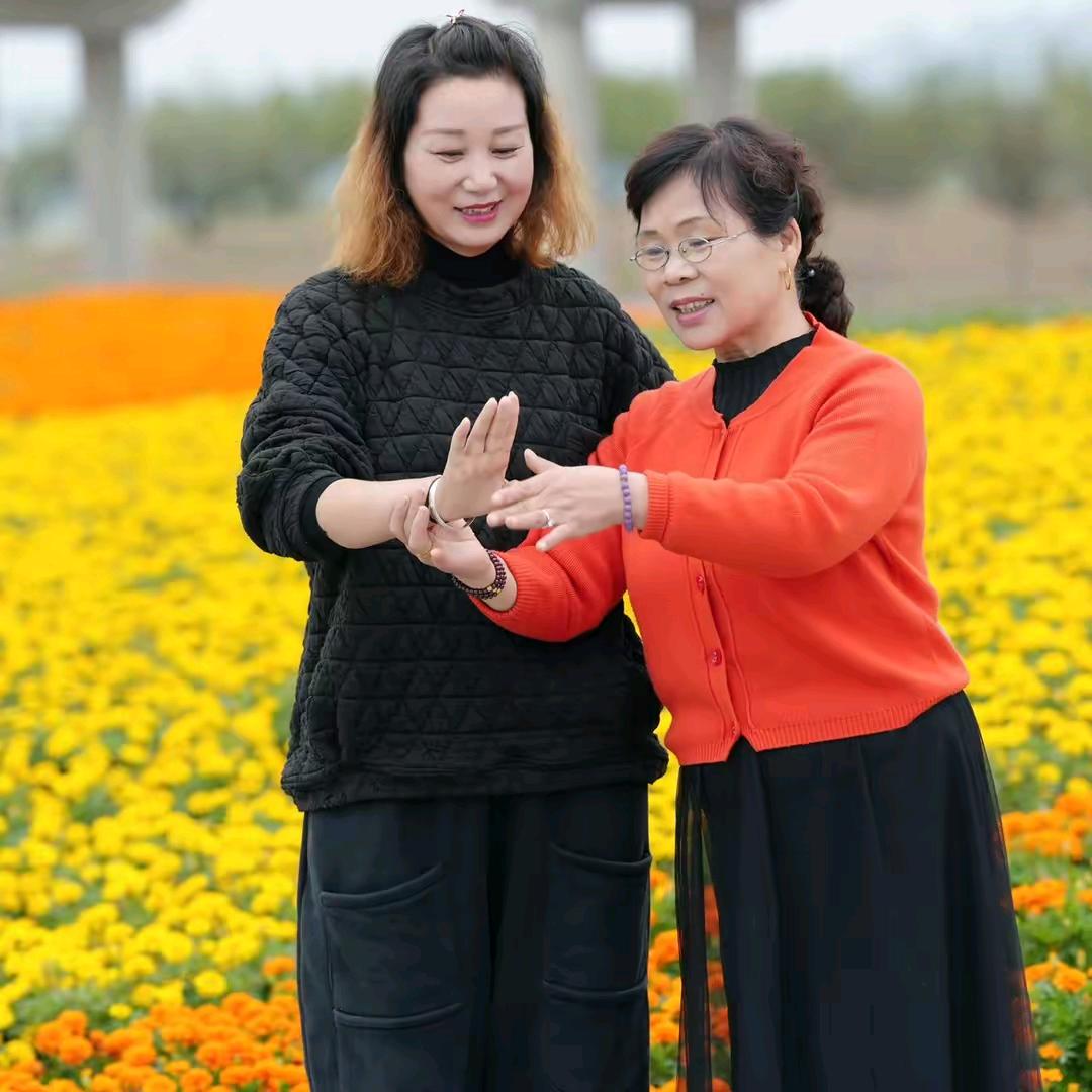 小丫团学唱戏直播间