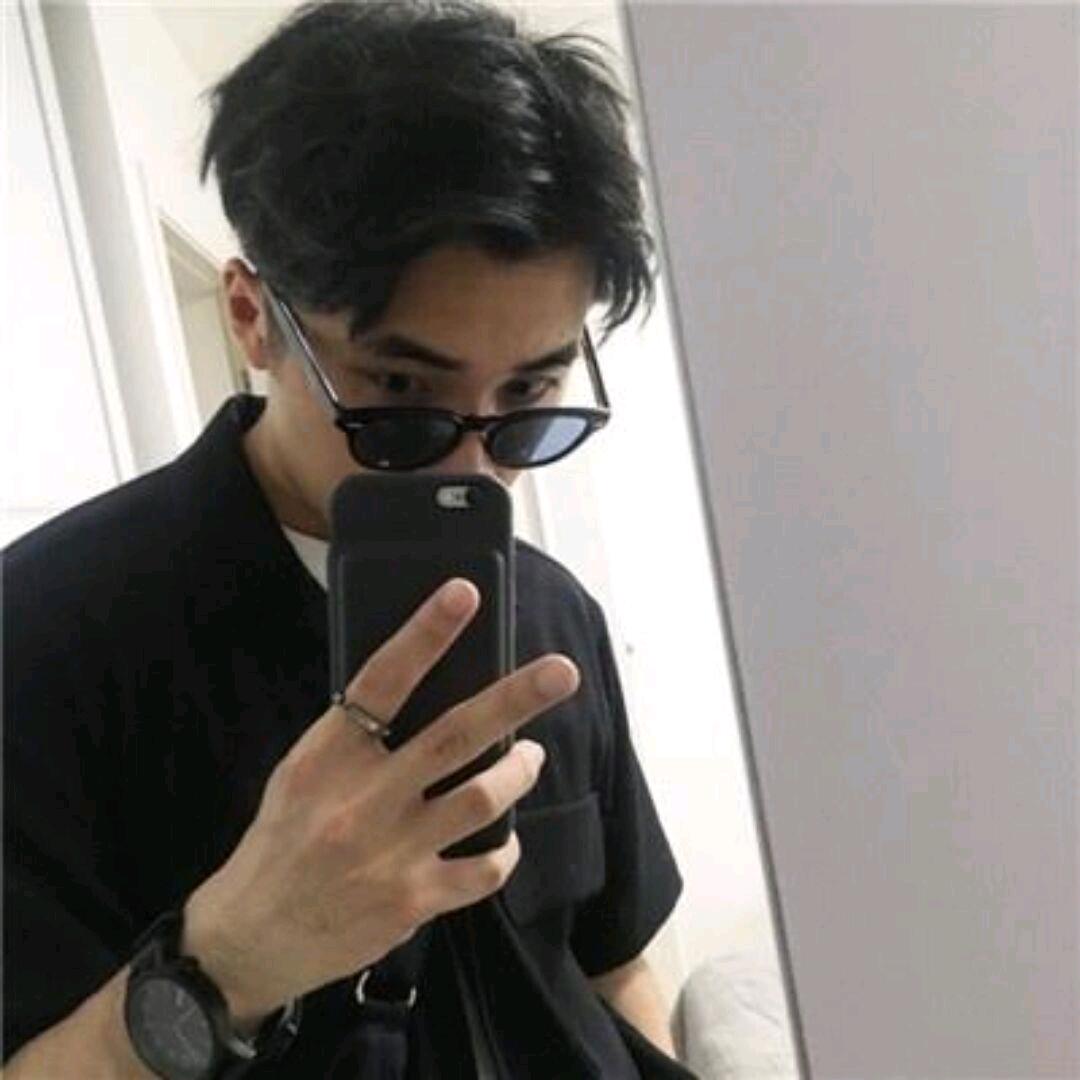 一只酷酷的骚年