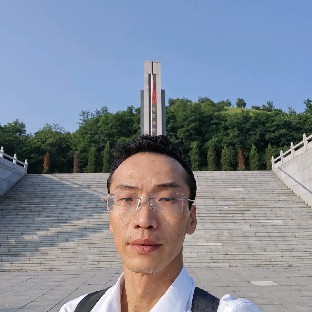 靳职鹏