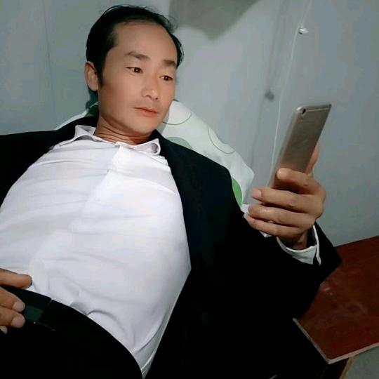 董油油《资深情感分析主播》