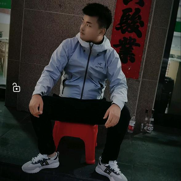 𝑳𝒂𝒄𝒓𝒐𝒔𝒔𝒆