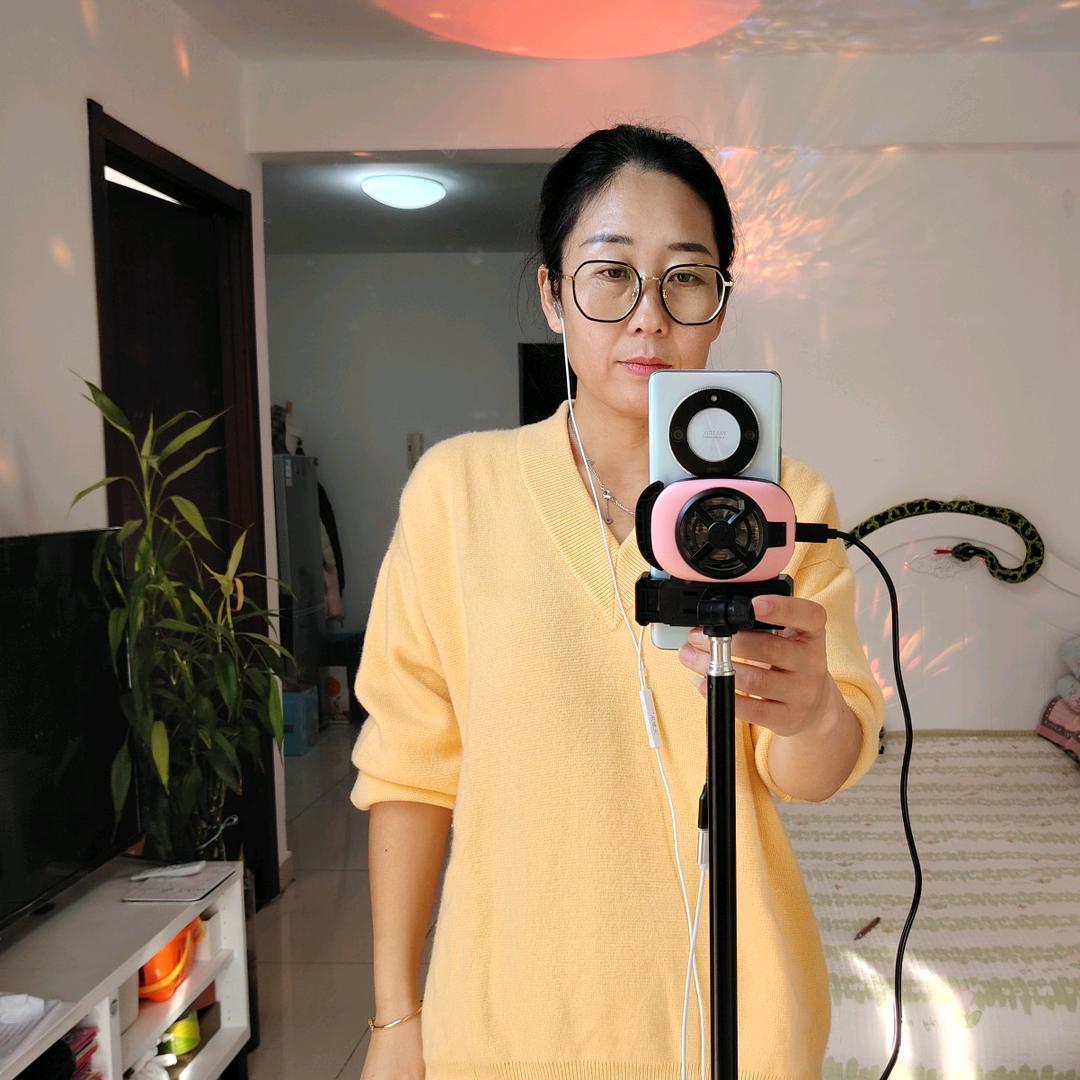 小婷🎙（首播上午 10点40）