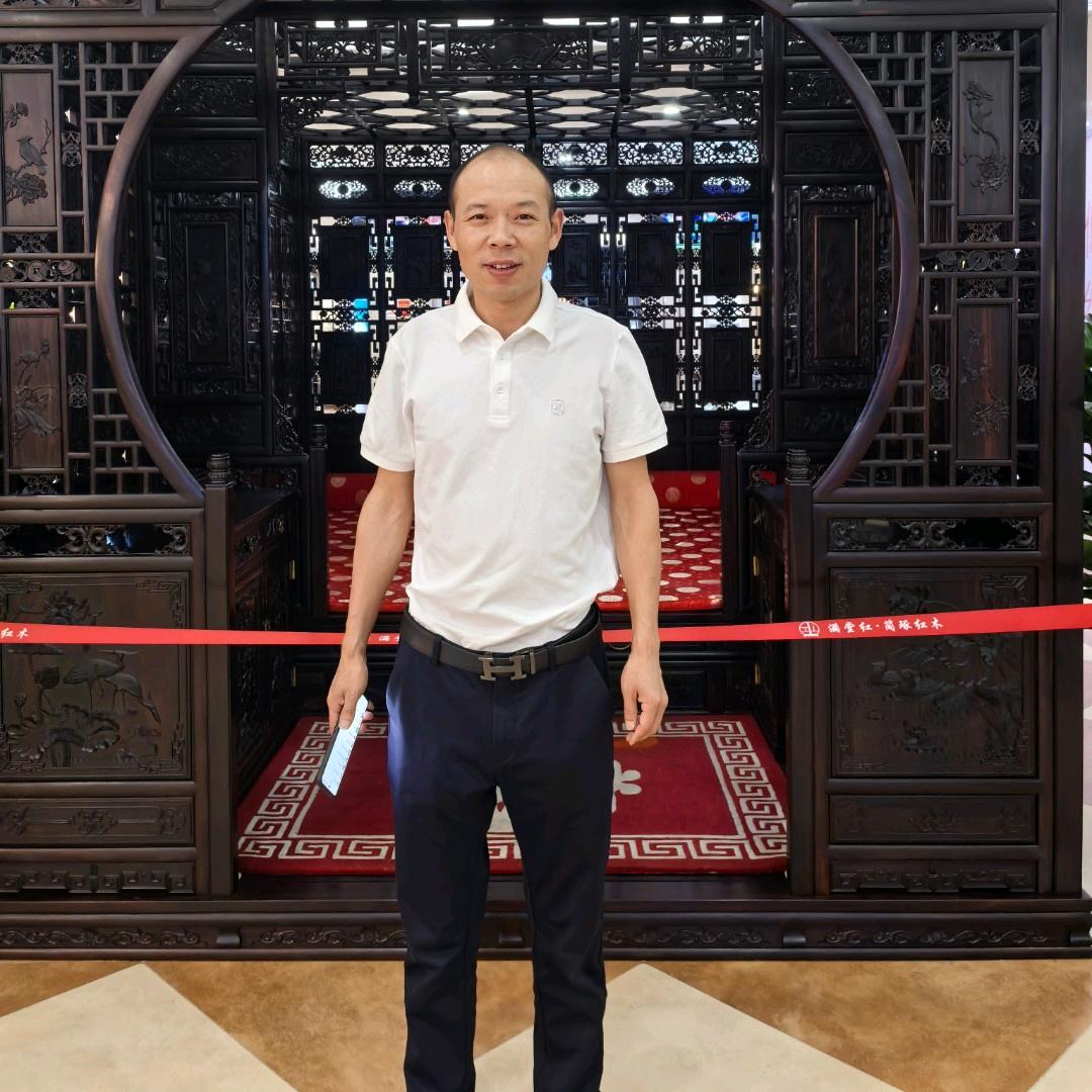 怡木居家具吴金彪