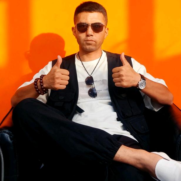 ꫞AKAG࿅࿆BZAR꫞