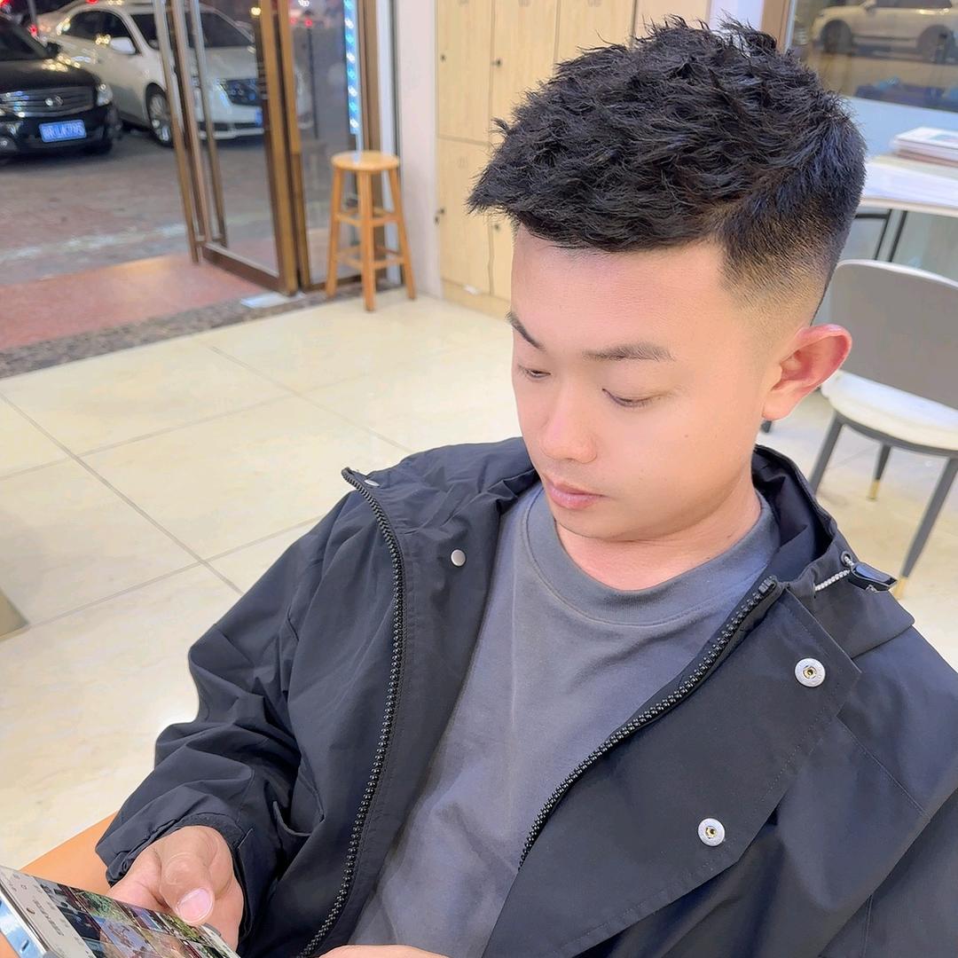 艺园苗木罗汉松造型出售   小丁