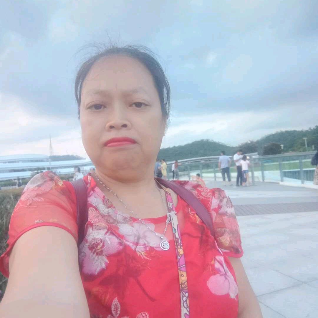 周发英