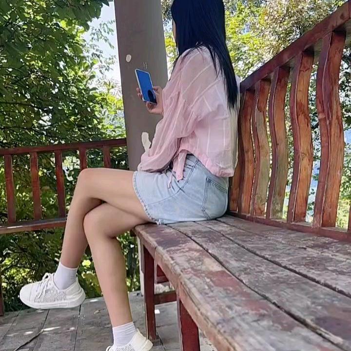 🤔拽美眉😠