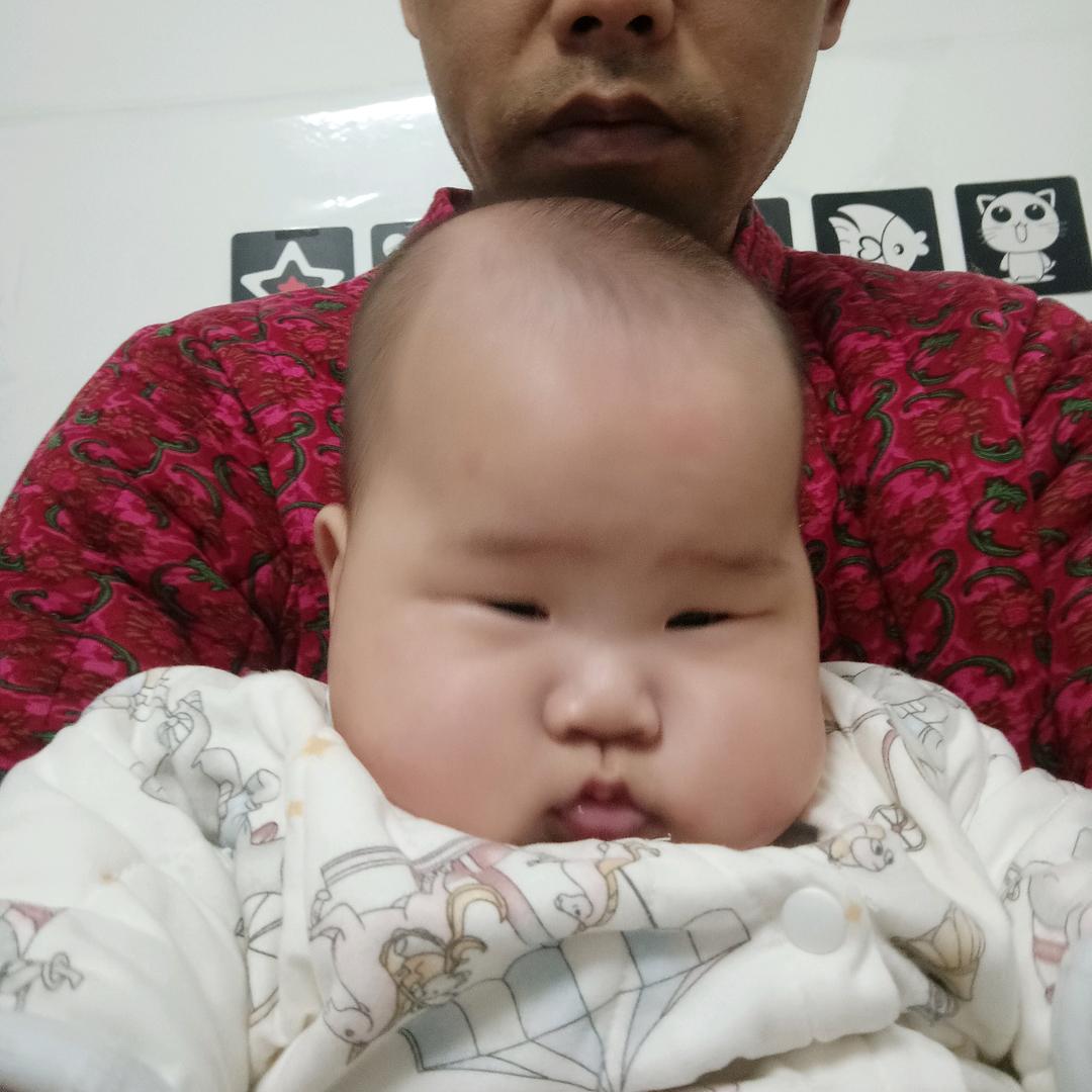 老男孩带娃