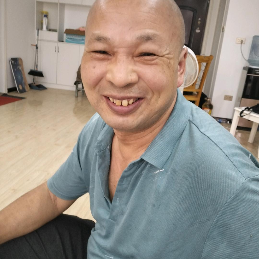 老何