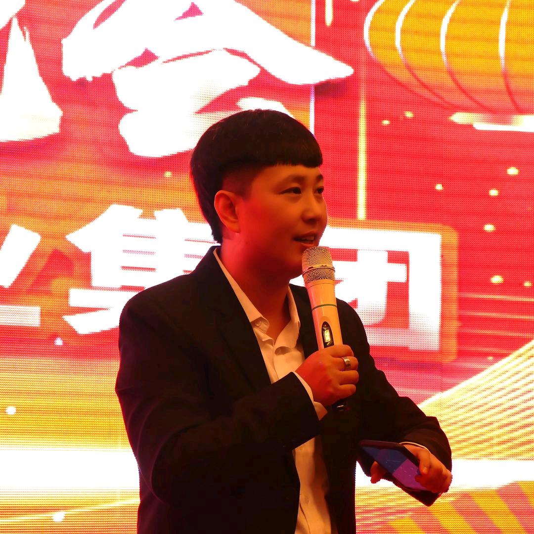 新白明星影友会主持人黄鑫