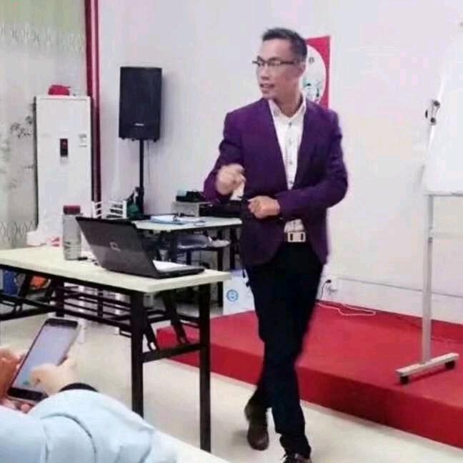 读过书的村长