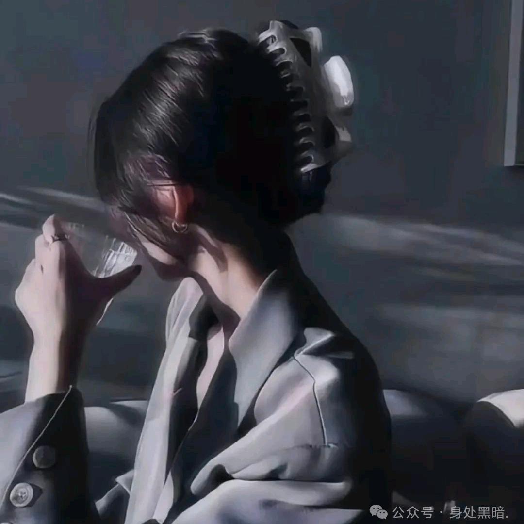 杯中烈酒༃敬余生
