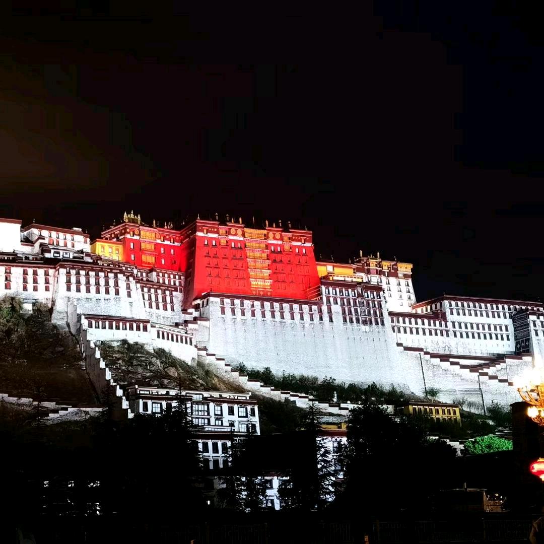 独上高楼，望尽天涯路。