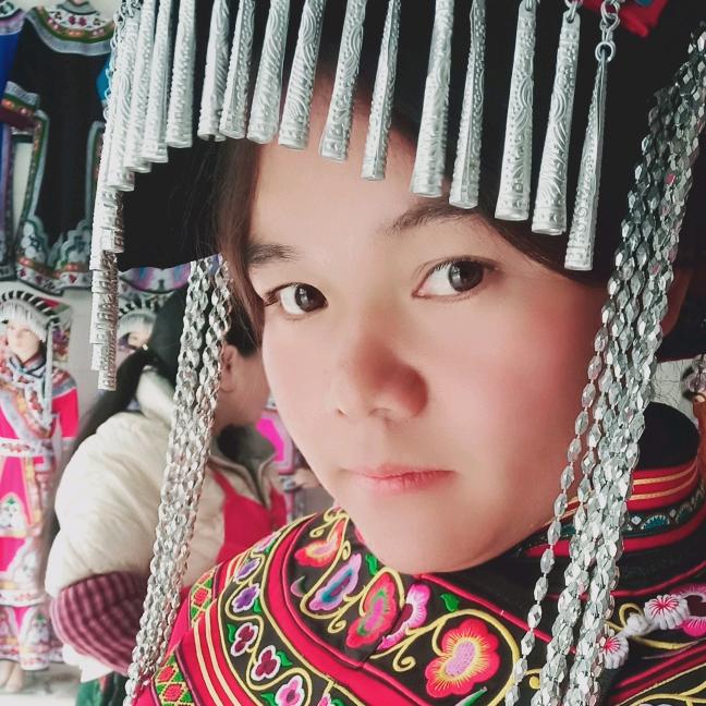 开心的姑娘