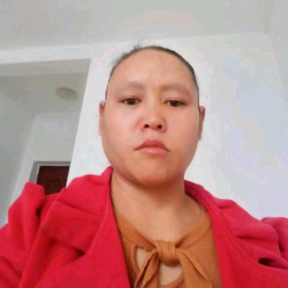 罗小英