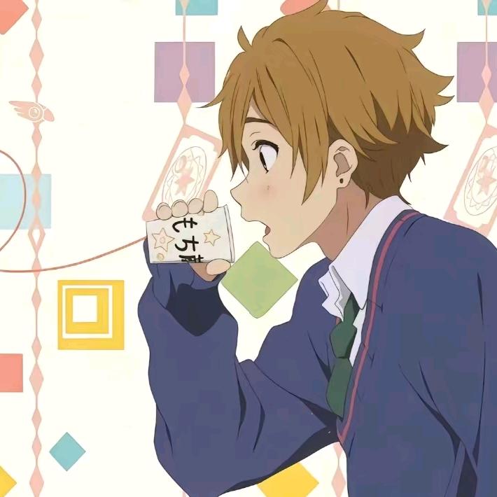 蓝桉长在洱海边