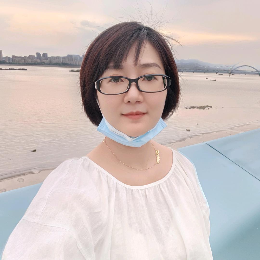 漫步云端的桃子