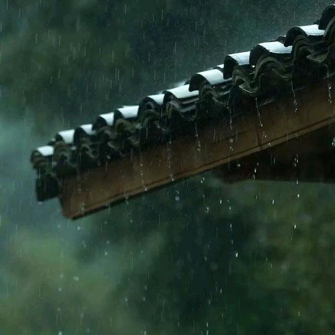 檐下听雨
