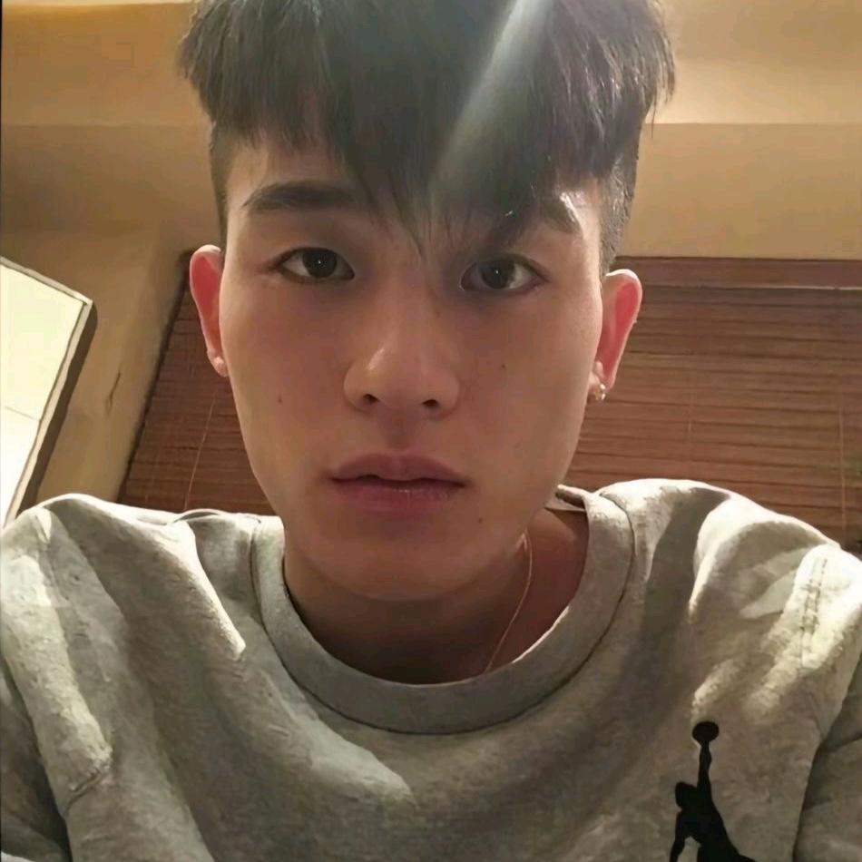 𝒁𝒉𝒊 𝑯𝒖.