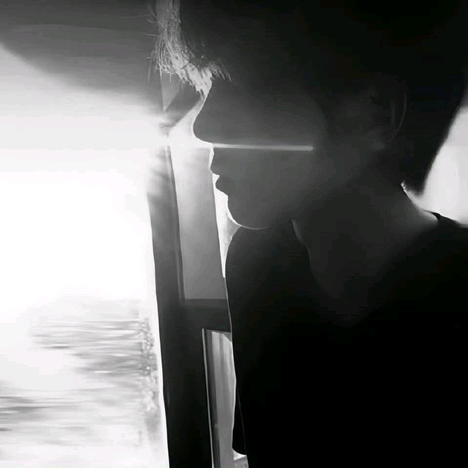 洛