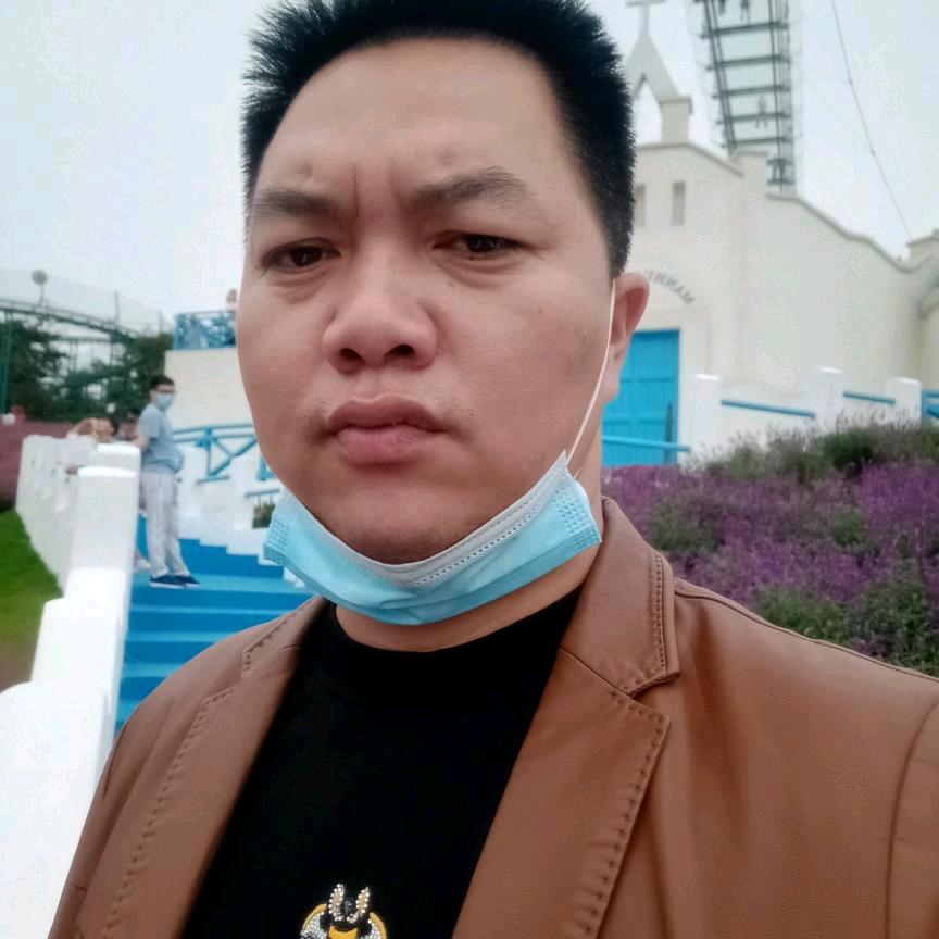 小蔡爱钓鱼