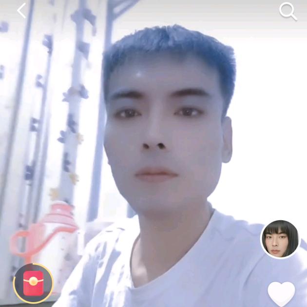 淡然一笑