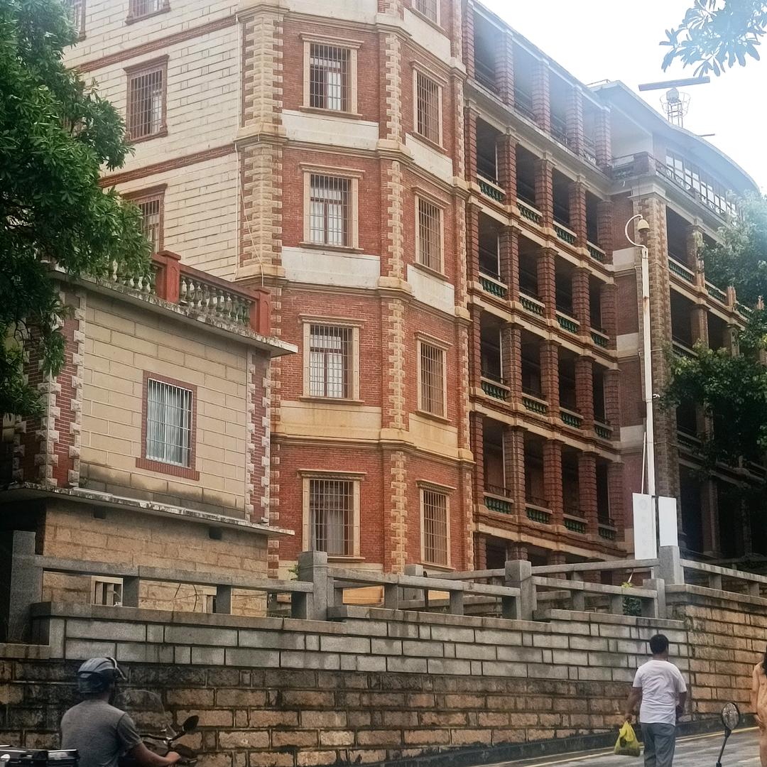 一起来看流星雨。